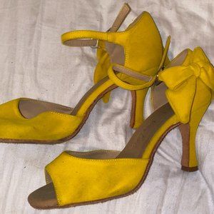 Very Fine Yellow Salsa Dance Shoes with Bow